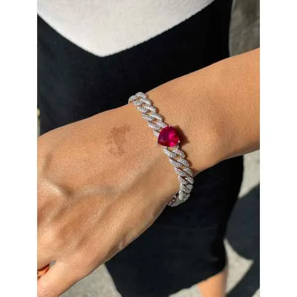 Bracciale in Argento 925 con Pietra a Forma di Cuore Rosso e Zirconi