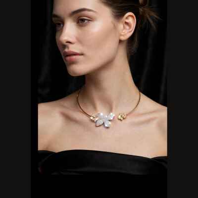 Collana Rigida Donna in Argento 925 Dorato con Farfalla e Fiori Scintillanti