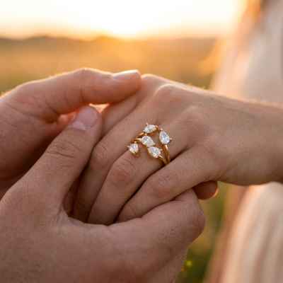 Anello Donna Cinque Gocce Regolabile in Argento 925 Dorato con Pietre Bianche