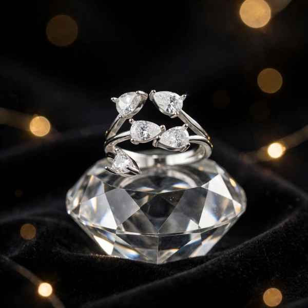 Anello Donna Cinque Gocce Regolabile in Argento 925 con Pietre Bianche