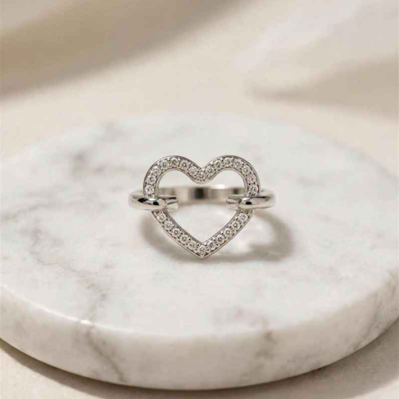 Anello Donna Cuore Regolabile in Argento 925 con Zirconi Anello Donna Cuore Regolabile in Argento 925 con Zirconi