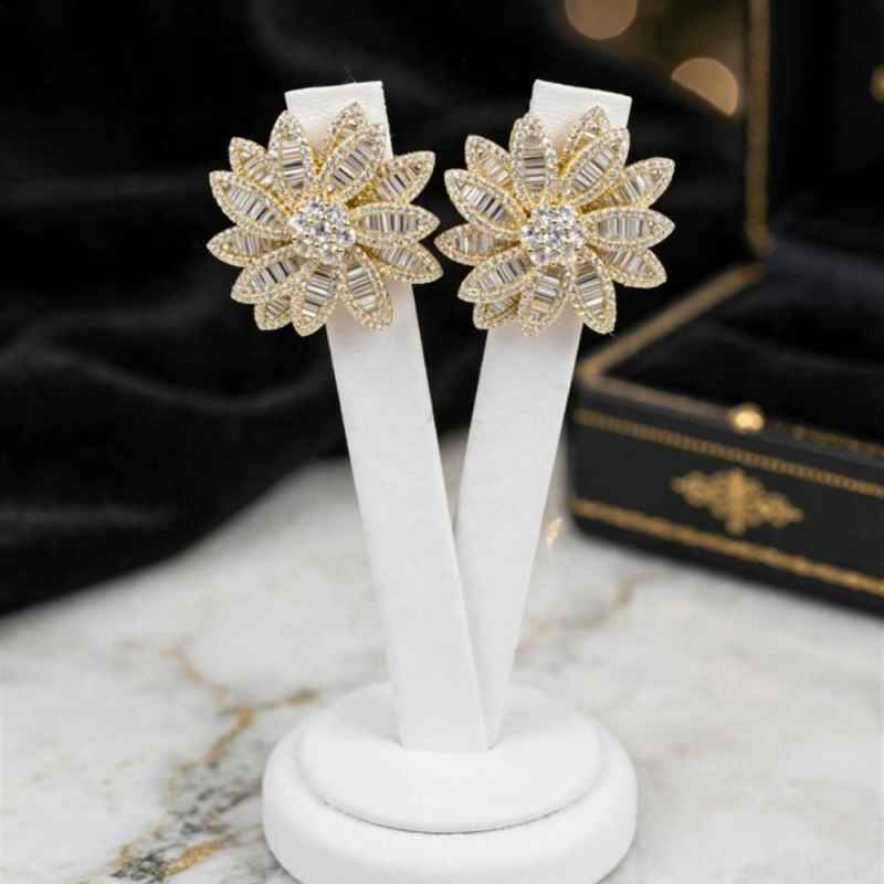 Orecchini Donna Fiore Loto in Argento 925 Dorato con Zirconi Orecchini Donna Fiore Loto in Argento 925 Dorato con Zirconi