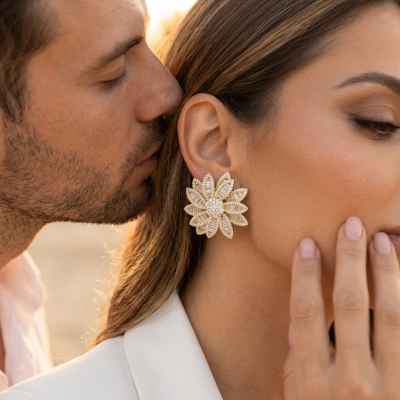 Orecchini Donna Fiore Loto in Argento 925 Dorato con Zirconi Orecchini Donna Fiore Loto in Argento 925 Dorato con Zirconi